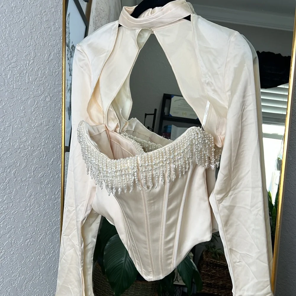 HOUSE OF CB 'Aubrie' Vintage Cream Satin Sleeve Top NWOT - Picture 5 of 9